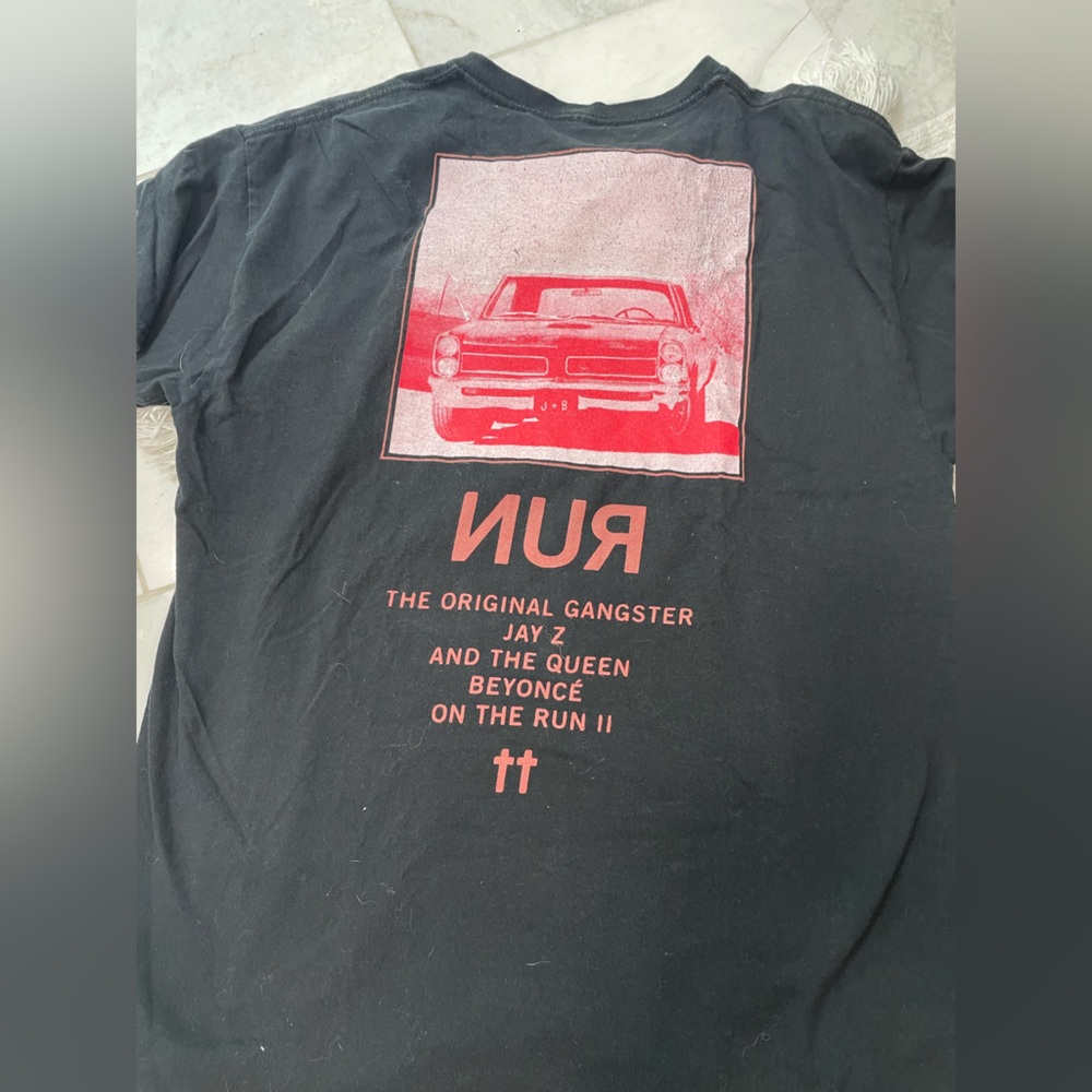 Beyonce’ Jay Z On the Run 2 Tour, Black Graphic Tee with Red Print
